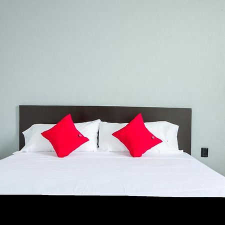 Capital O Hotel Plaza Premier Leon Exterior photo