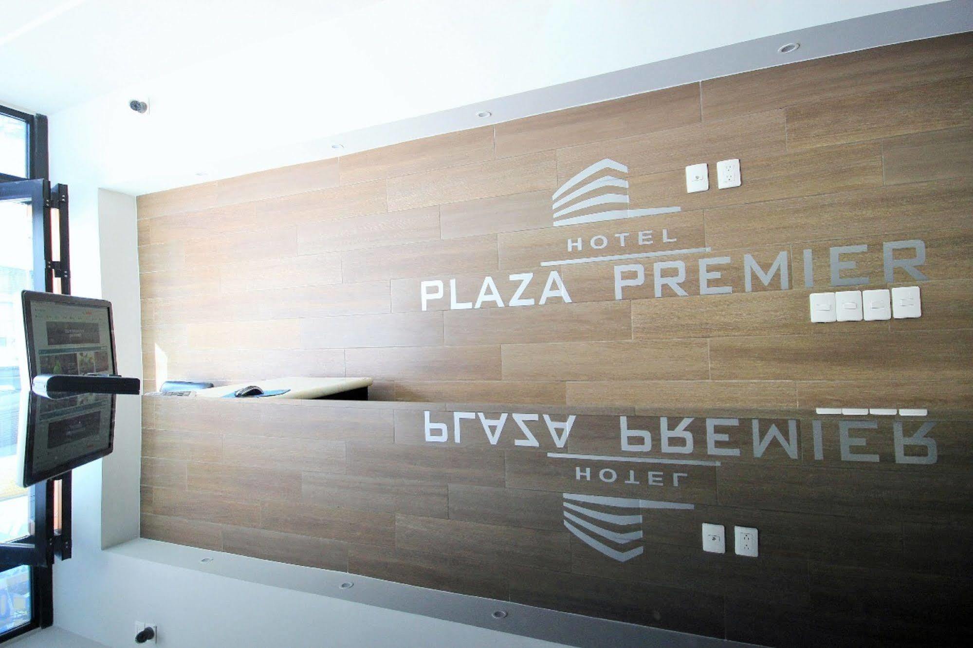 Capital O Hotel Plaza Premier Leon Exterior photo