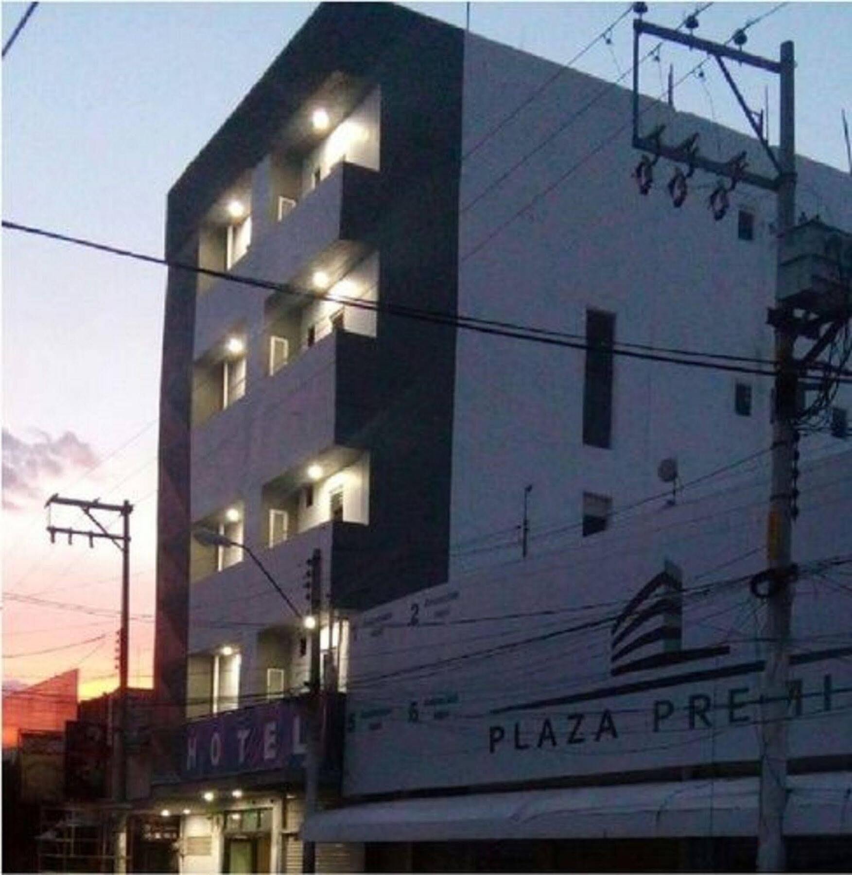 Capital O Hotel Plaza Premier Leon Exterior photo
