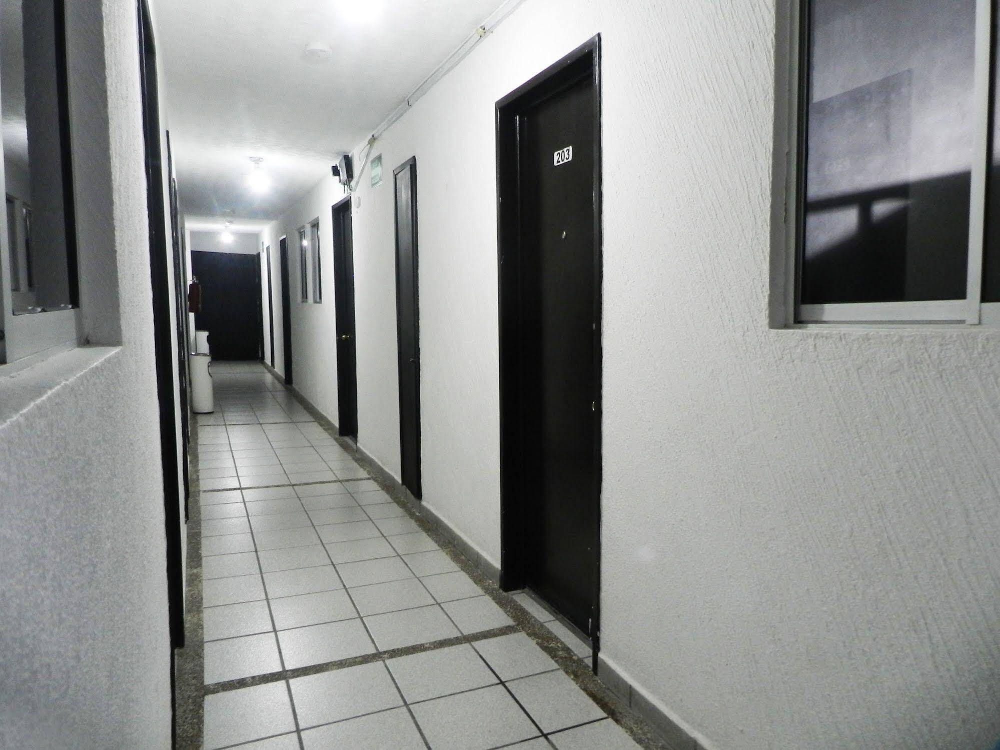 Capital O Hotel Plaza Premier Leon Exterior photo