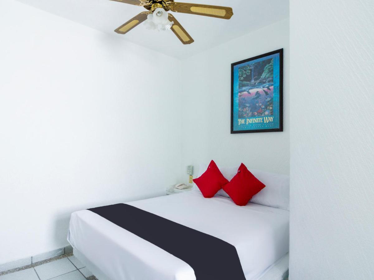 Capital O Hotel Plaza Premier Leon Exterior photo